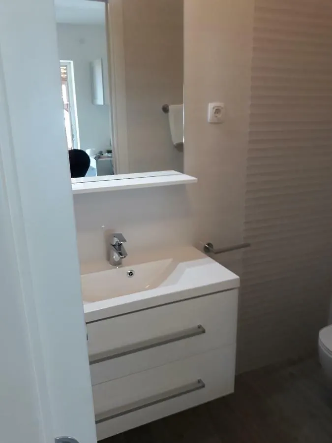 Guest House Nina Novigrad Istria 2*,  Κροατία