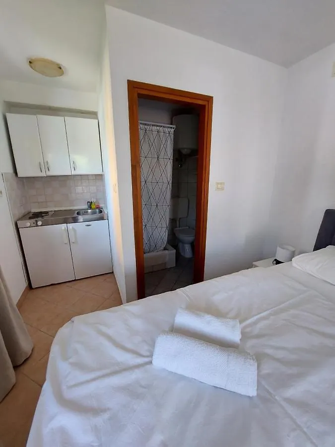 Guest House Nina Novigrad  2*, Novigrad (Istria) Croatia