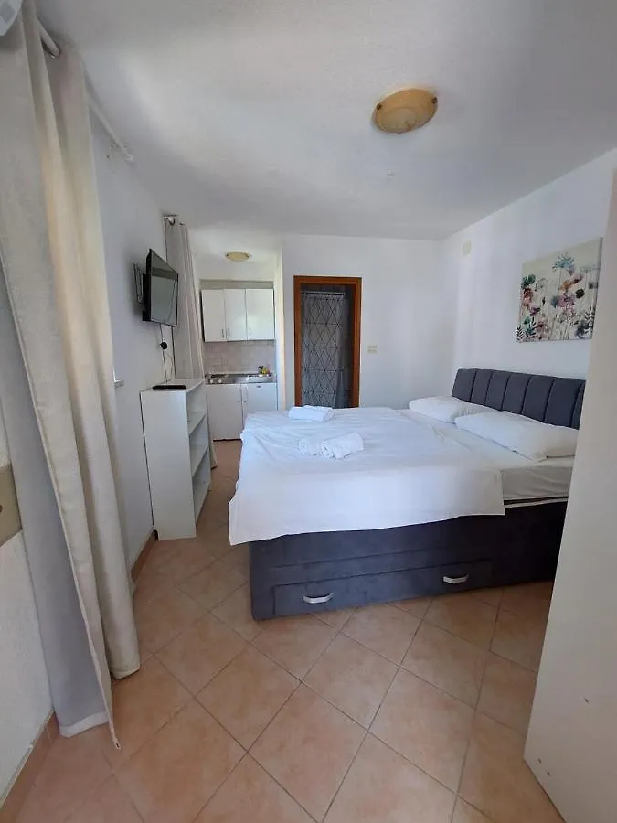 Guest House Nina Novigrad  2*, Novigrad (Istria)