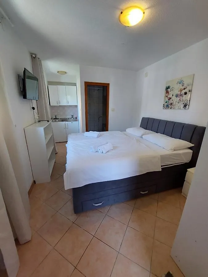 Guest House Nina Novigrad  Croatia